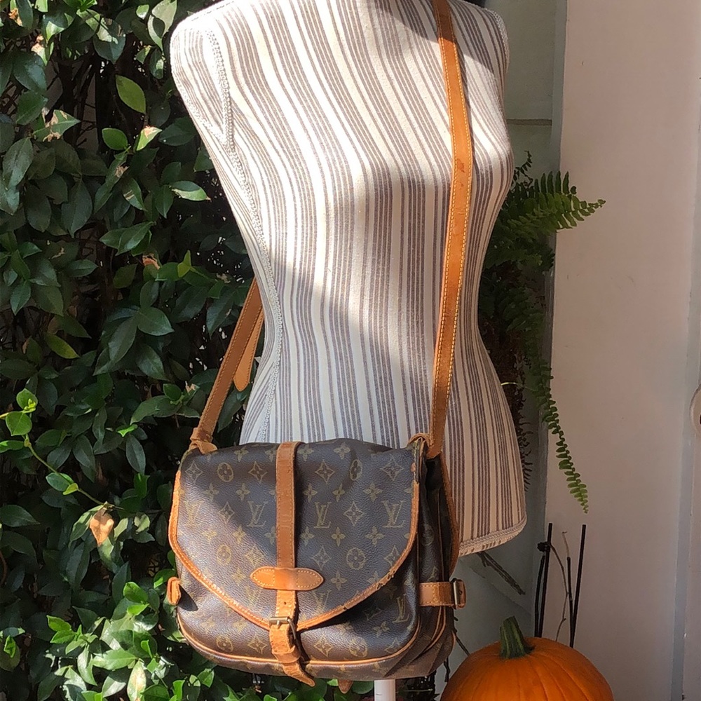 Authentic Louis Vuitton Saumur 30 Crossbody Monogram Canvas - Picture 1 of 17